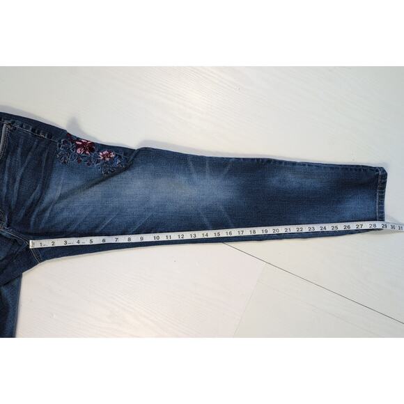 White House Black Market Girlfriend Jeans Women’s 4 (M 31x29) Embroidered Floral - Picture 9 of 12